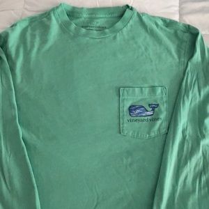 Vineyard vines long sleeve t shirt.